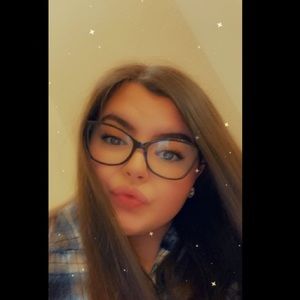 Meet your Posher, Chloe